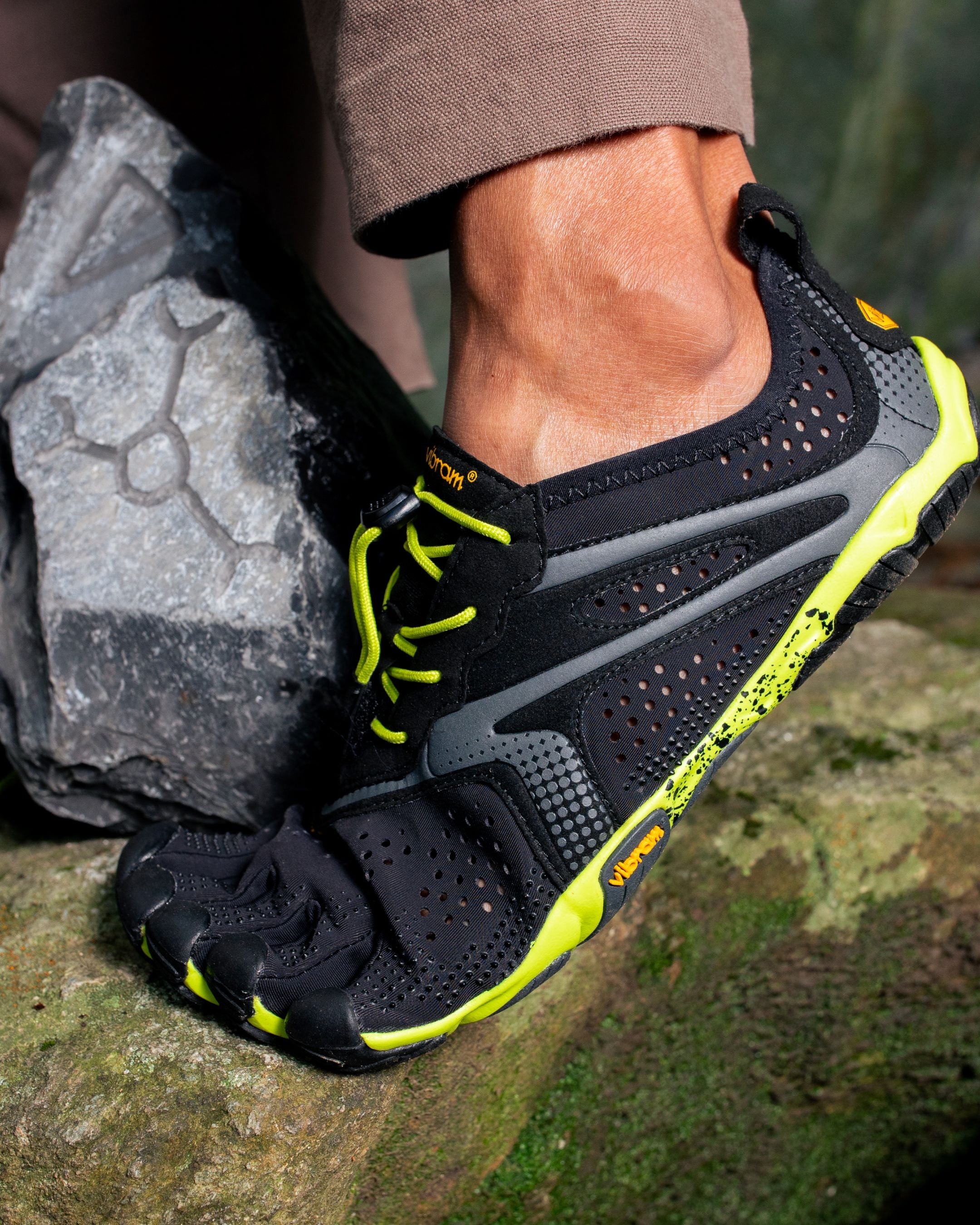 Vibram road deals running shoes